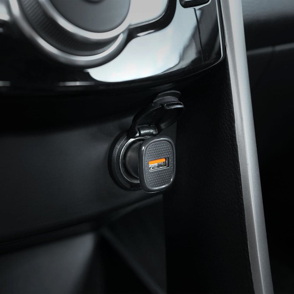 Автомобильный адаптер Airline компактный, 1ХUSB QC 3.0, 12/24В AEAK018